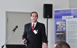 Auch Dr. Marc-Stephan Weiser von Covestro AG, Leverkusen hielt einen Vortrag zum Thema Smart Textiles in Greiz
(Photo: TITV Greiz)