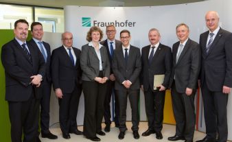 Vorstandes des Vereins:
Der Vorstand des Industrial Data Space e.V. in Berlin: (v.l.n.r.) Markus Vehlow, PwC; Dr. Ralf-Peter Simon, KOMSA AG; Dr. R...