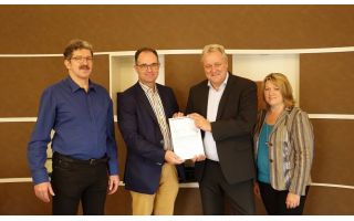 Zertifikatsuebergabe-Oeko-Tex-.jpg