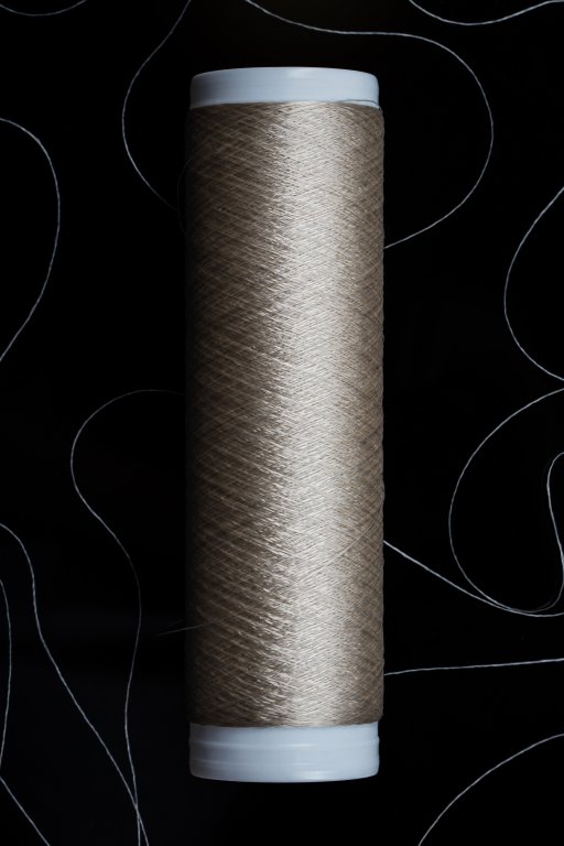 Erster Performance Schuh aus Amsilk Biosteel Faser textile network Internationales Magazin fur die Herstellung textiler Produkte
