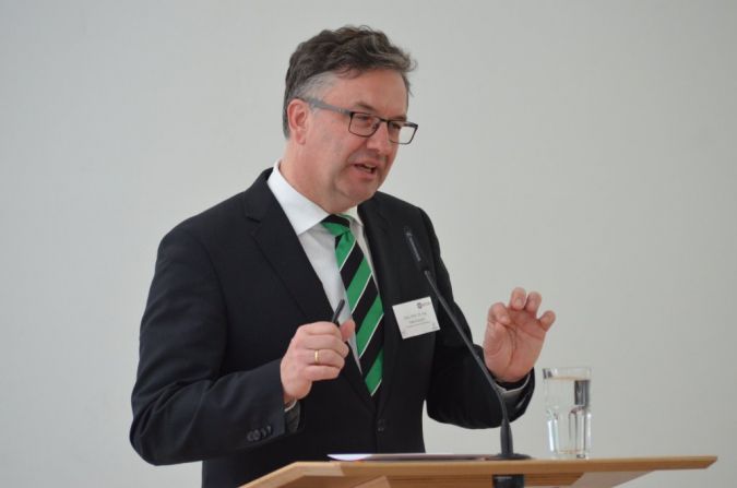 Prof-Dr-Ing-Uwe-Clausen.jpg