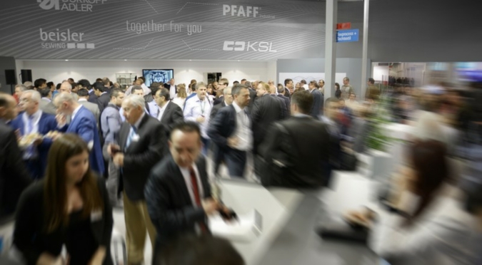 Thousands of visitors every day ...
Photos: Pfaff Industrial