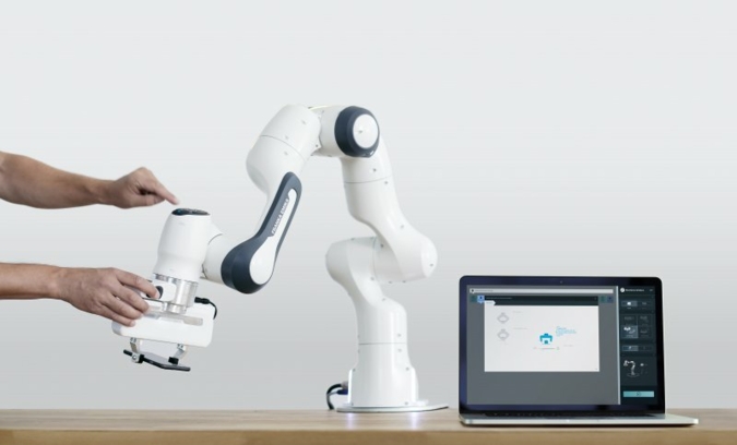 Roboter-Franka-Emika-GmbH.jpg