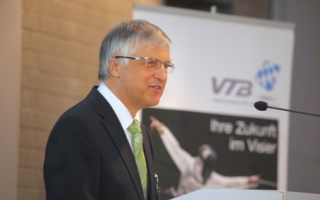 Dr. Christian Heinrich Sandler bei seiner Rede auf der Mitgliederversammlung in Bamberg
Photos: vtb