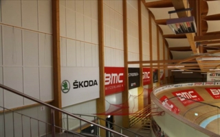 Die Multifunktionshalle, mit einer Grundfläche von 2678m², beinhaltet unter anderem die schnellste Radrennbahn Europas
Photo: Sandler