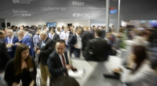 Thousands of visitors every day ...
Photos: Pfaff Industrial