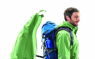 The cape is made from 2.5 layers of extremely lightweight mtex 20,000 material and is connected to the jacket at four points Photo: Maier Sports