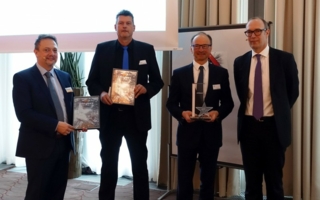 CompData erhält wiederholt die Auszeichnung „ATOSS Partner des Jahres“ (v.l.n.r. Günther Schmaderer, ATOSS, Gerd Achenbach, CompData, Reiner...