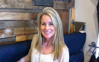 ausschnittcindymcnaullglobalbrandandmarketingdirectorcordurarbrand.jpg