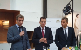 Eröffnung Ethical Fashion Show Berlin (von links nach rechts): Präsident Baumwollbörse Ernst Grimmelt, Entwicklungsminister Dr. Gerd Müller, Ge...