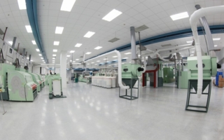 Das neue Spinnzentrum bietet Know-how von der Faser bis zum Stoff basierend auf umfassenden technologischen Versuchen Photos: Rieter