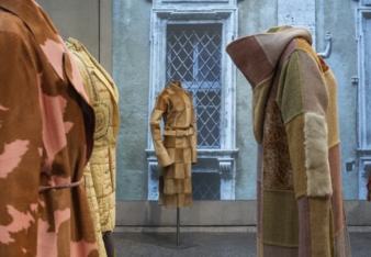 Karl Lagerfeld hat Modegeschichte geschrieben. Die Bonner Bundeskunsthalle hat ihm nun eine Ausstellung gewidmet Photos: David Ertl, 2015, Kunst- u...