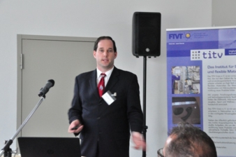 Auch Dr. Marc-Stephan Weiser von Covestro AG, Leverkusen hielt einen Vortrag zum Thema Smart Textiles in Greiz

(Photo: TITV Greiz)