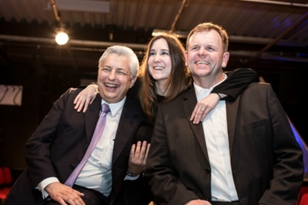 Christoph Larsen-Mattes (left) and Werner Moser (right), both of Mattes &Ammann, support textile designer Gesine Jost in her enterprise Photo: Matt...