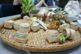 Thai Num Choke Textile produces eco-friendly products: natural fibers and natural dyes. 
(Photos: textile network)