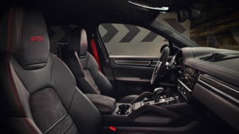 Alcantara-im-Porsche-Cayenne.jpg