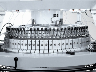 D4 2.2 II is a high performance interlock (HPI) machine - further improved in its ability for handling fibre yarns such as cotton as well as in res...