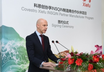 Am 20. Oktober 2015 besiegelte Nick Smith, Vice President Global Head of Global Coatings (Covestro) mit Kunshan Xiefu New Material den ersten Insqi...