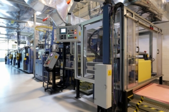 On its unique pilot plant, Covestro can adapt its water-based coatings to its customers' processes Photo: Covestro