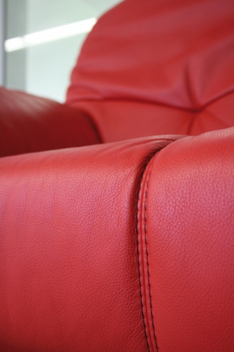 Be it furniture, bags, clothing or cars: only quality (leather) needles can create a perfect seam