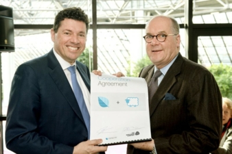 Robert van de Kerkhof, CCO - Lenzing Aktiengesellschaft and Peter Ackroyd, Global Strategic Advisor - The Woolmark Company
with the Cooperation Ag...