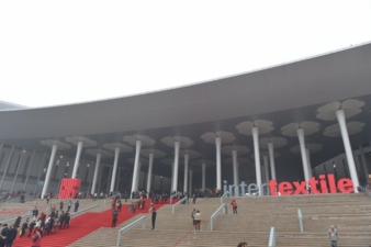Das National Exhibition and Convention Center Shanghai - Austragungsort der Intertextile Shanghai 
Photo: Anna Blum