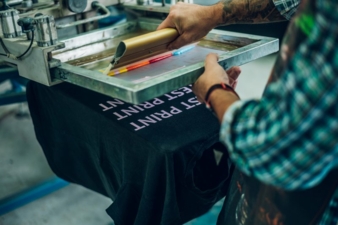 Druckmaschine-Drucken-Shirt.jpg